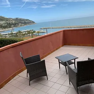 Baia Dei Gabbiani , San Lorenzo al Mare Italie
